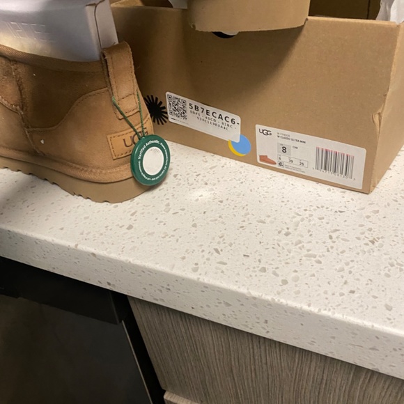 Womens Ugg Ultra Mini Brand New - Picture 2 of 4